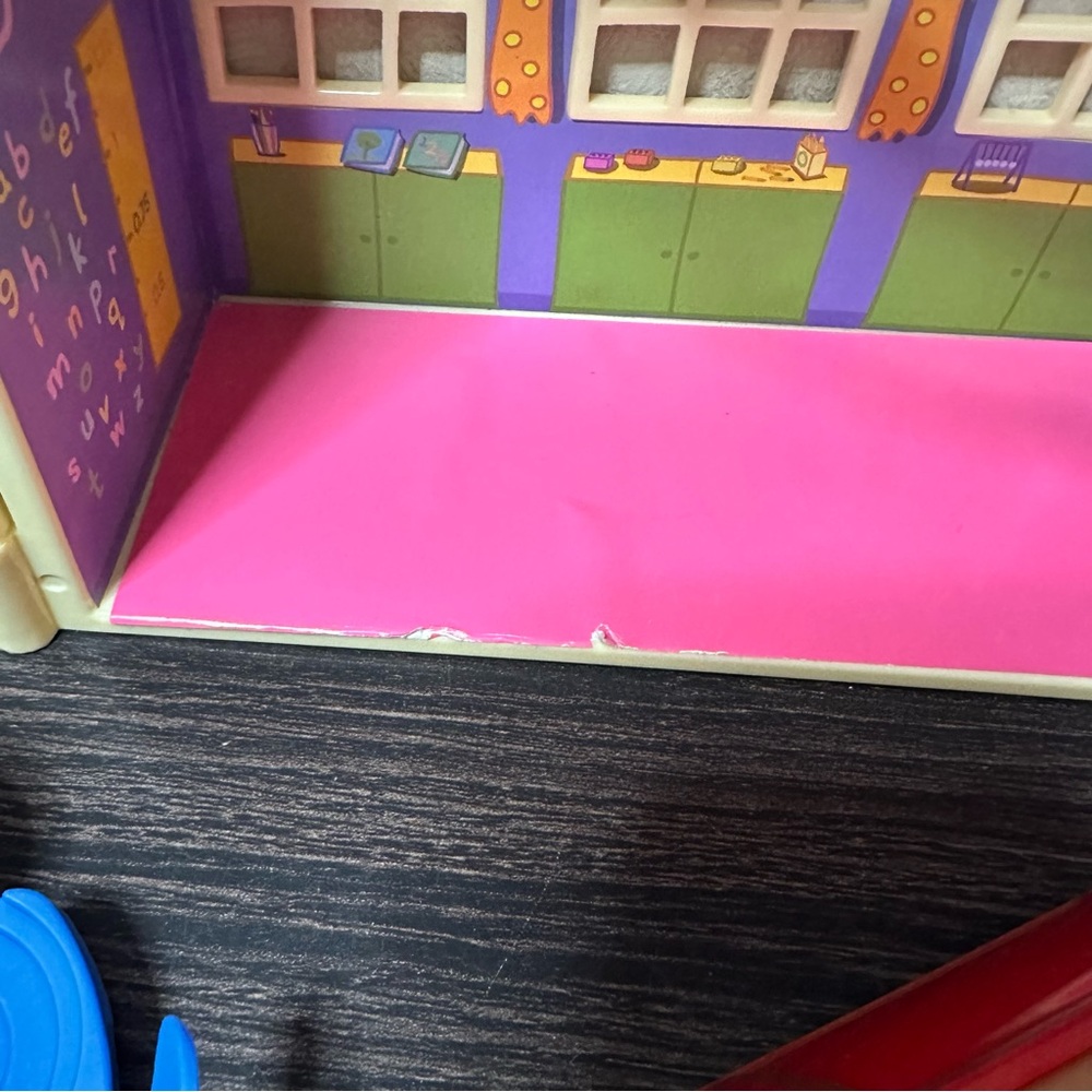 Peppa Pig All Around Town Playset Track Parts with School and Car Lot - Picture 7 of 12